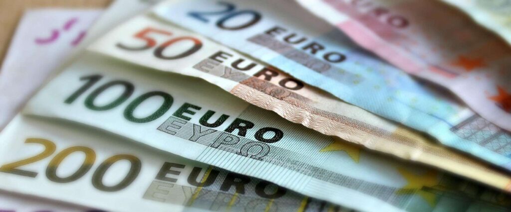 Various euro bills